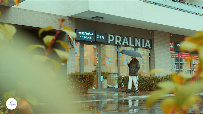 Witryna pralni Skywash przy ul. Edwarda Habicha 18 w Warszawie
